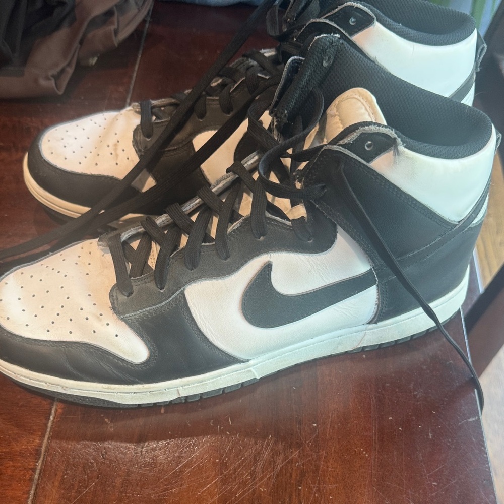 Nike Men's Black and White High-Top Sneakers size 12